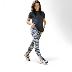 Zyia Grey Camo Unwind Joggers Women's Size Medium